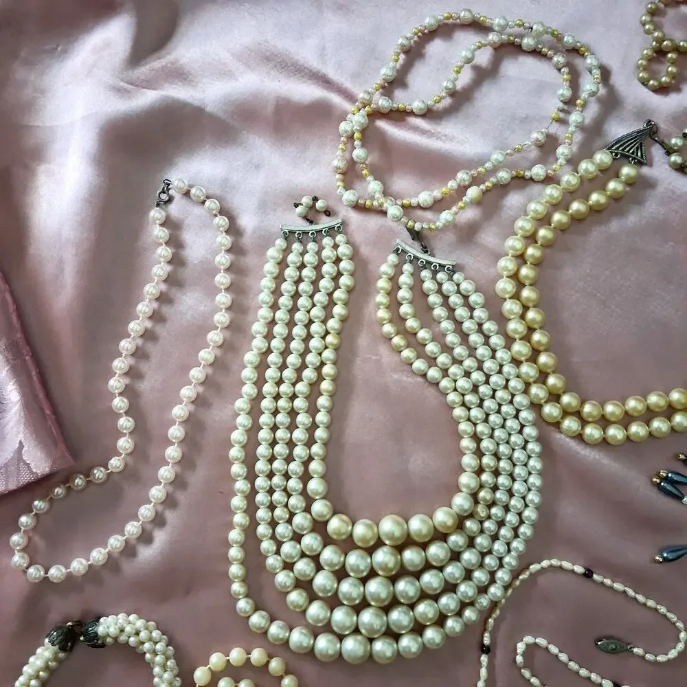 Pearl Jewelry Lot Necklace Bracelet FAUX Misc Stones Colors Eras Styles Costume - Picture 3 of 7